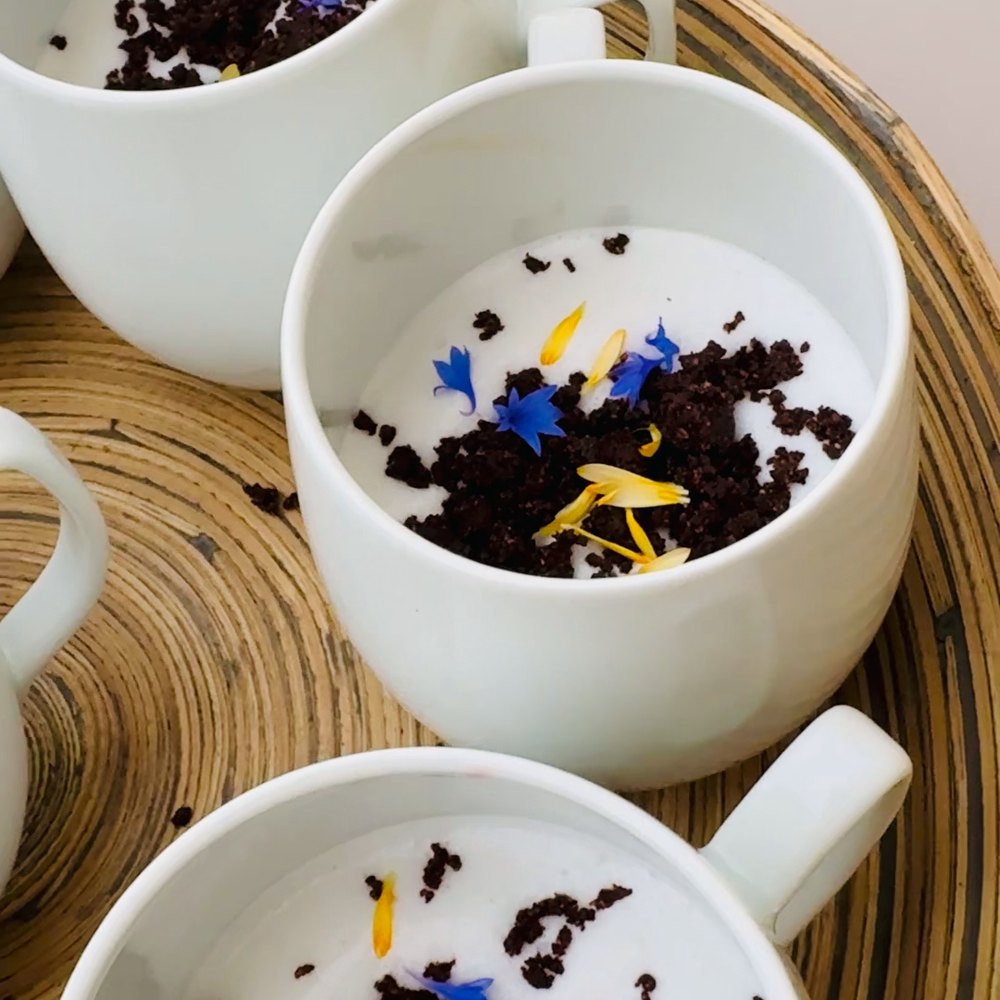 Dessert en tasse, myrtilles et crumble