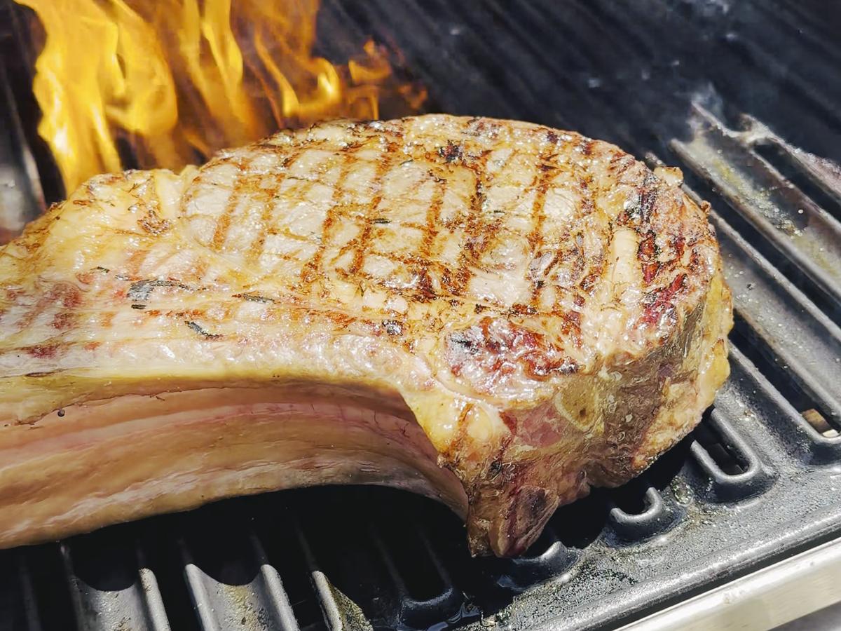 Côte de bœuf saisie au feu
